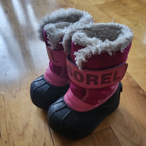 Girls Toddler Sorel Boots, Size 4 - Picture 6 of 11
